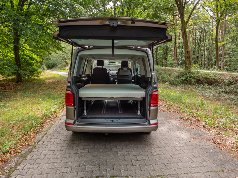 Komfortná posteľ Reimo pre modely VW T6.1 / T6 / T5 Multivan a California Beach