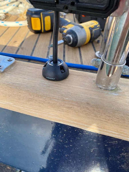 Plastový strešný kanál Scanstrut 2-8 m - horizontálny - čierny</p>