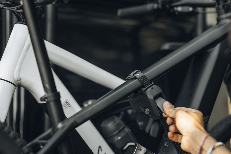 Nosič bicyklov Thule VeloTrack pre dodávky so zadnými dverami