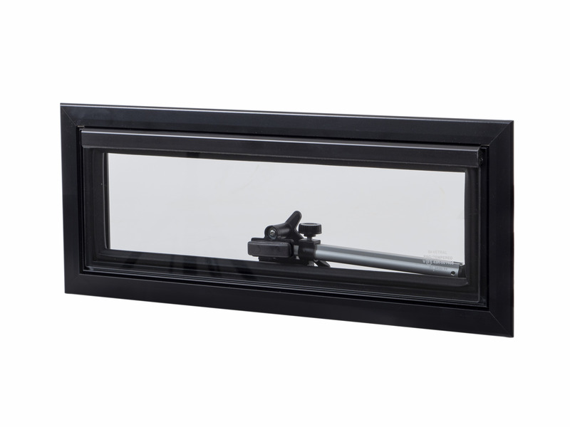 Hliníkové výklopné okno s vysokou strechou 460 x 160 mm – rám strieborný