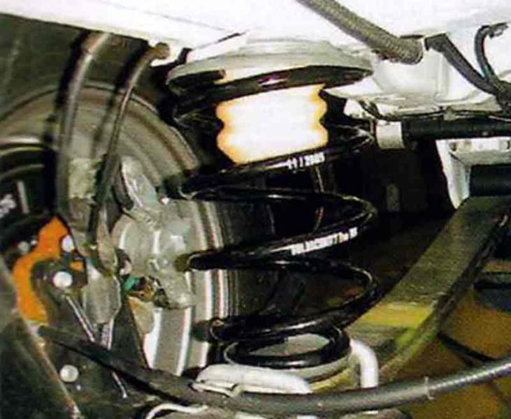 Prídavná zadná náprava s vinutými pružinami Euro podvozok X250 z roku 2006