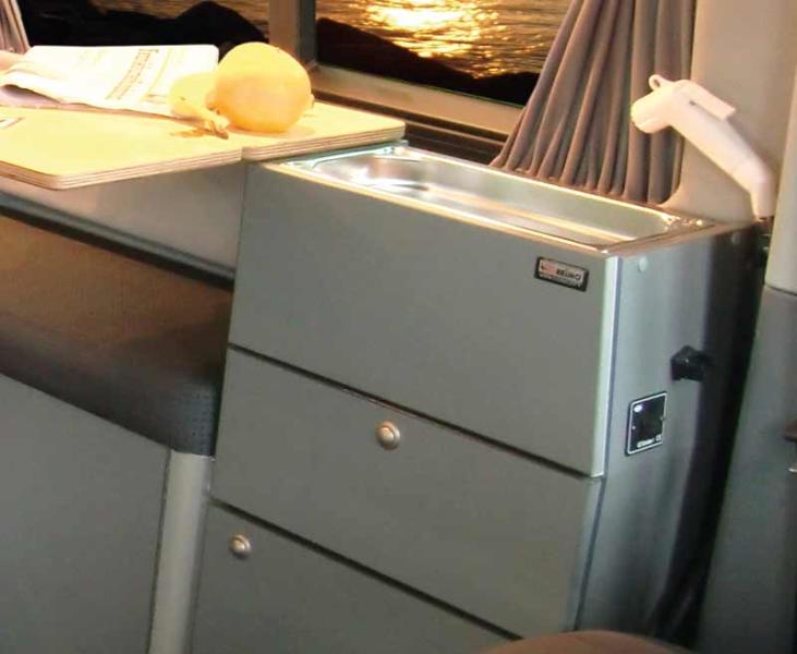 Kuchynský modul VW T6/T5 Weekender Plus s minidrezom, vodovodným systémom a výsuvom