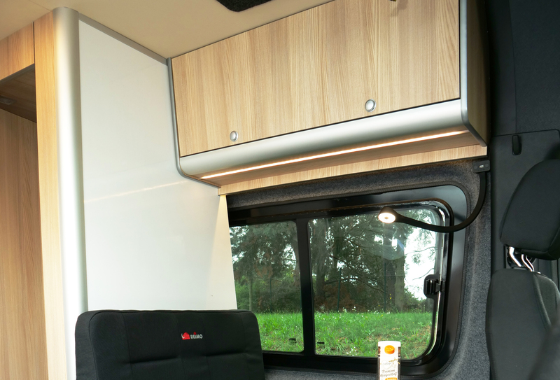 Stropná skriňa pre Mercedes Sprinter – vpredu vľavo