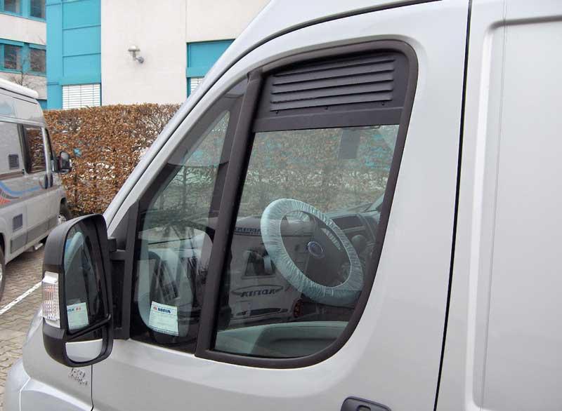 Ventilačná mriežka na dvere kabíny vodiča – Iveco Daily od modelového roka 2014