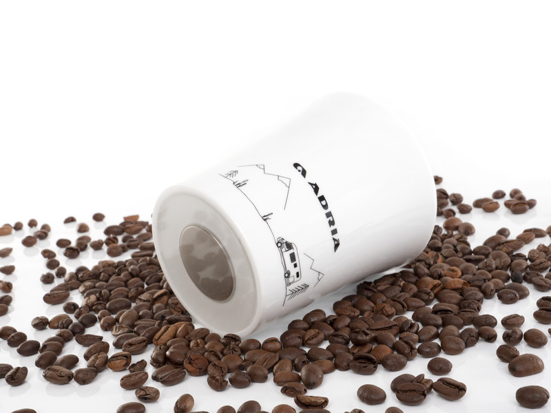 Porcelánové hrnčeky ADRIA s magnetickou rukoväťou "REISEMOBIL"</p>