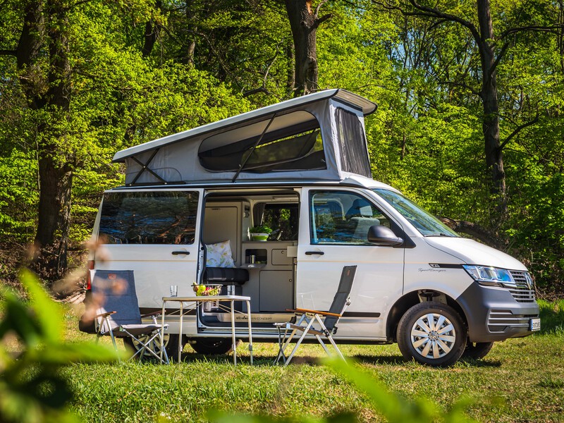 Strešná posteľ EasyFit ULTRAFLACH VW T6.1/T6/T5 KR – vpredu zdvihnutá