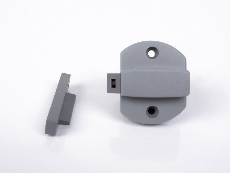 Magnetický uzáver typu „push lock“