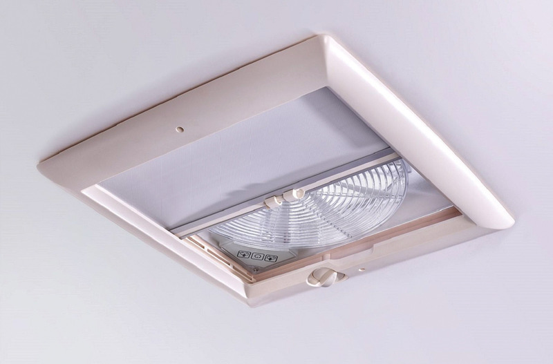 Strešný otvor Omni-Vent s 12-voltovým ventilátorom, 40 × 40, biely
