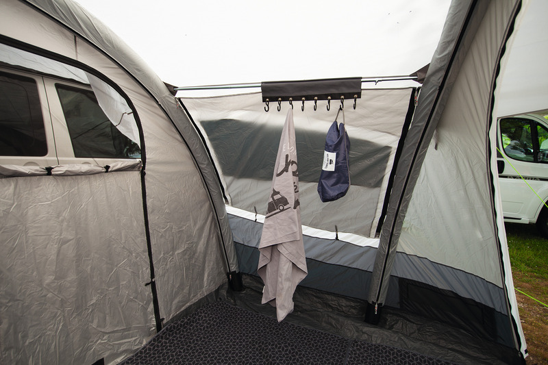 Háčiková lišta s 8 háčikmi, potrubím a suchým zipsom Dĺžka 58 cm