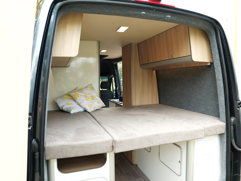 Modul zadnej postele s rámom postele a úložnými skriňami pre model Sprinter