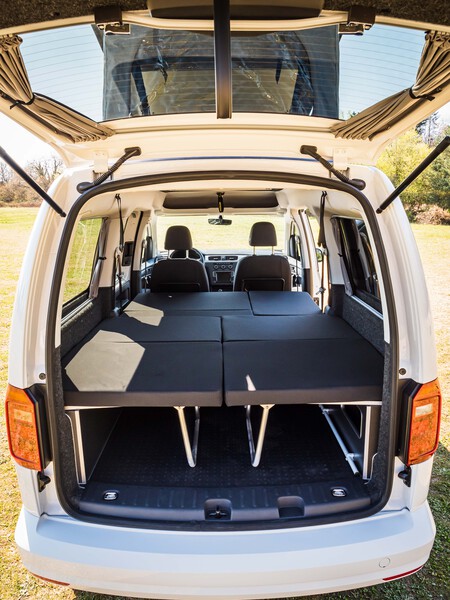 Spacie miesto v zadnej časti s sklopnou lavicou pre VW Caddy Maxi LR Weekender, rok výroby 08/10 až 08/20
