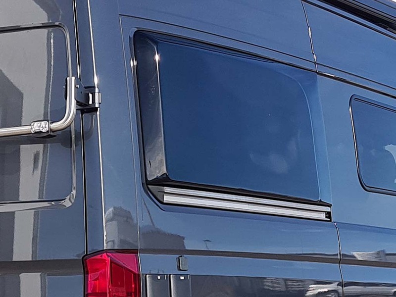 Rozšírenie karosérie VW Crafter 2 / MAN TGE z laminátu – umiestnenie: vpravo za posuvnými dverami