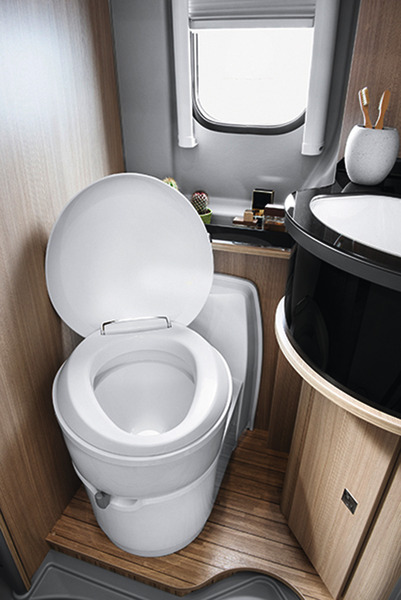 Kazetová toaleta C223-CS – elektrické splachovanie – biela – 18 l