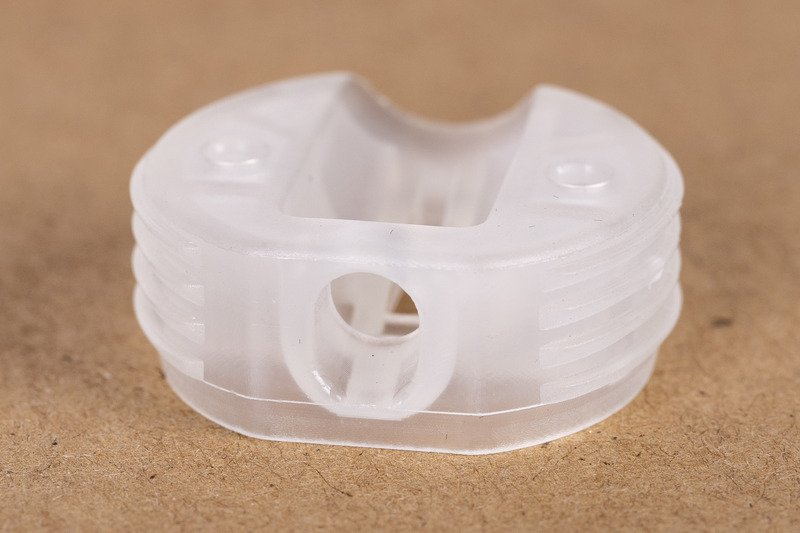 Plastové spojovacie prvky na nábytok – Ø 22,8 mm – priehľadné