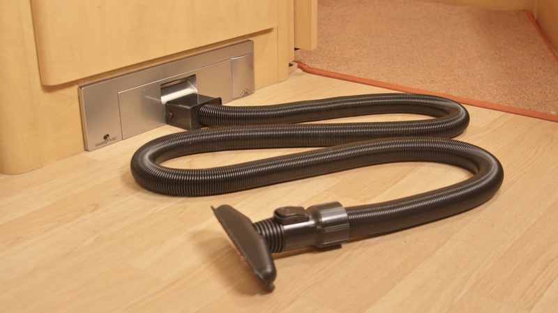 Vstavaný vysávač SWEEPOVAC 650W</p>