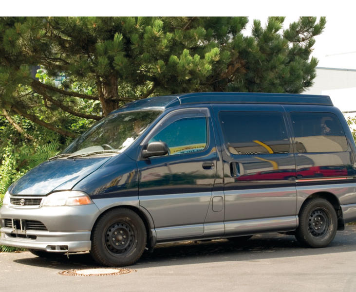 Strešná posteľ Toyota Hiace / Regius kR, zadná časť zdvihnutá