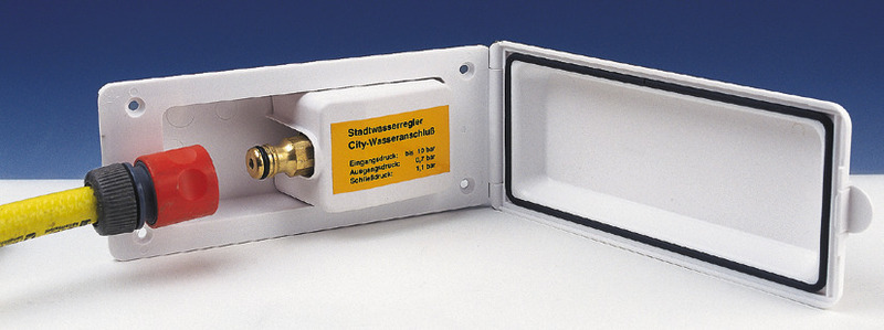 Prípojka mestskej vody do karavanu s regulátorom tlaku