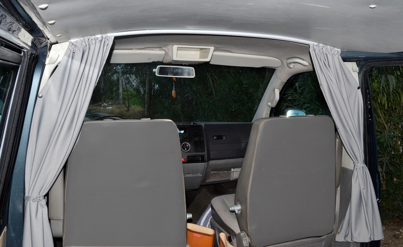 Oddeľovacia clona Carbest do kabíny VW T5/T6, sivá, dvojvrstvová