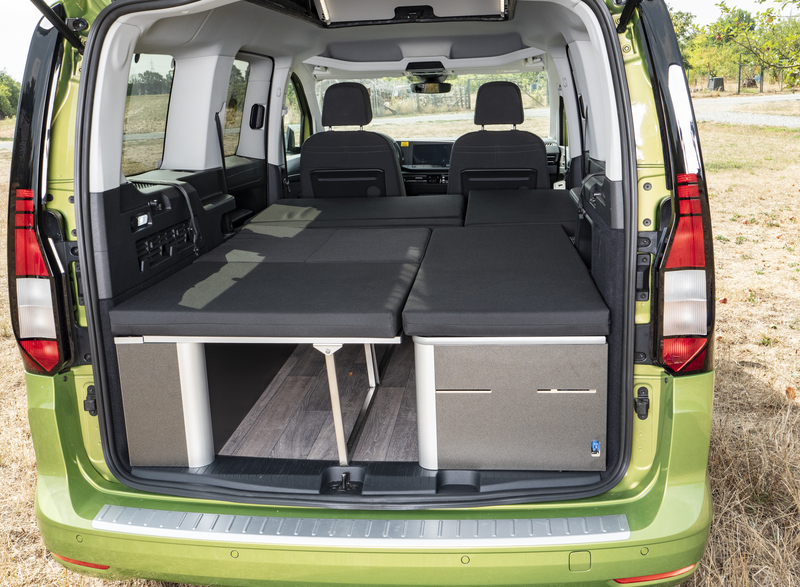 Posteľ so sklopnou lavicou pre VW Caddy LR (od 5/20) / Ford Connect LR (od 2023) – Weekender 2