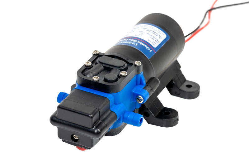 2-komorové tlakové vodné čerpadlo - 3,8 l/min - 2,8 bar</p>