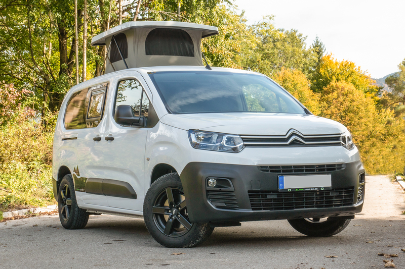 Univerzálna zdvíhacia strecha pre minikempingové vozidlá (napr. Kangoo, Berlingo) – štandardná biela – mechanizmus 90°
