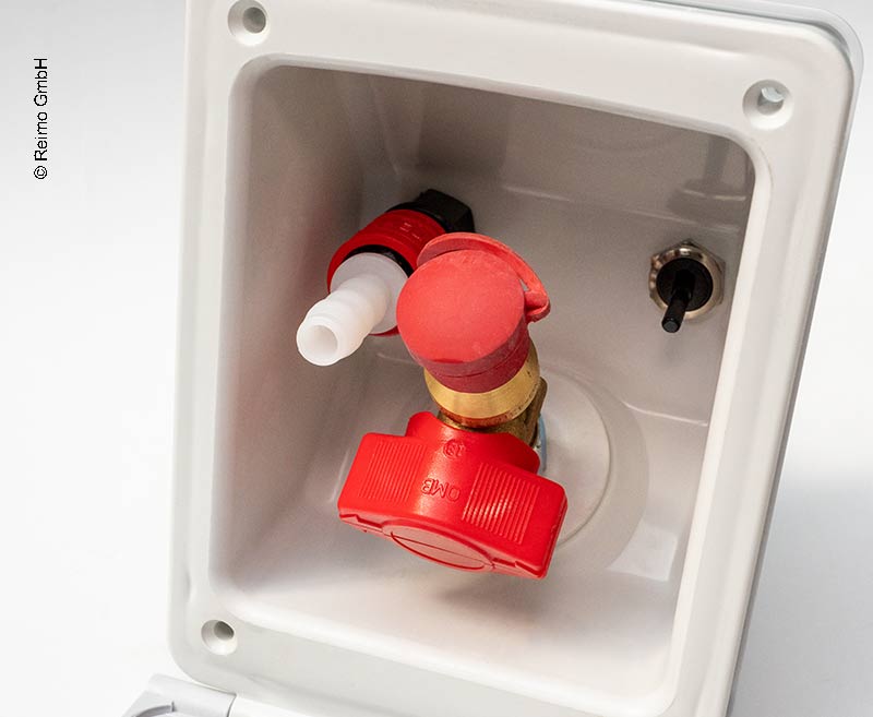 Biela voda/plynová zásuvka