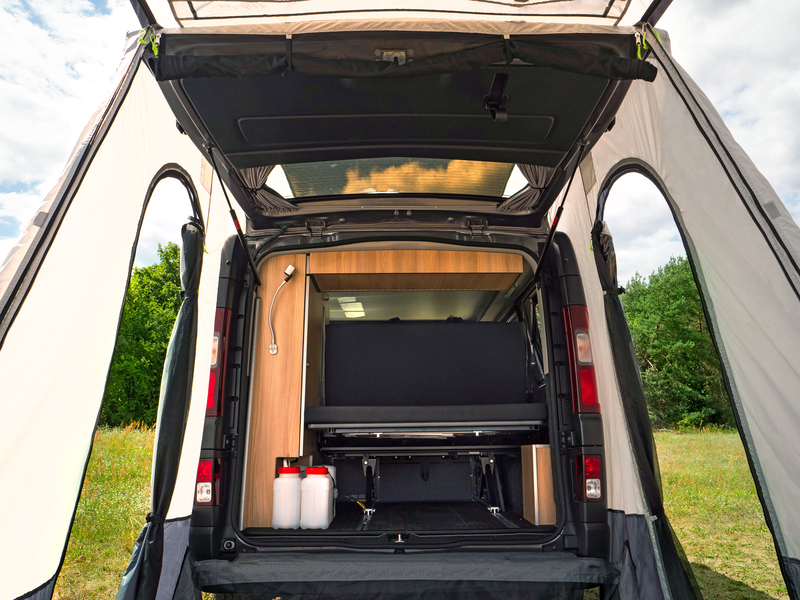 <span style="color: rgb(0, 0, 0);">Zadný stan Trapeze Premium pre Renault Trafic a podobné modely</span></p>