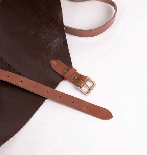 HOLIDAY TRAVEL Grilovacia zástera - hnedá</p>