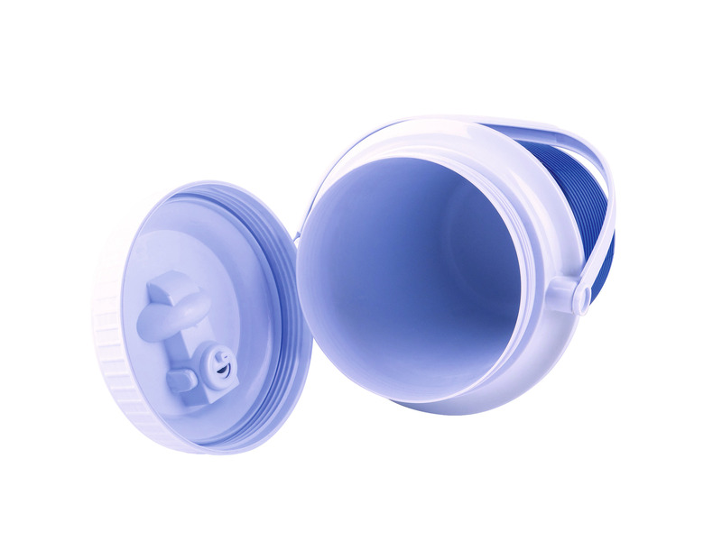 Nádoba na nápoje s výlevkou - 2,3 litra