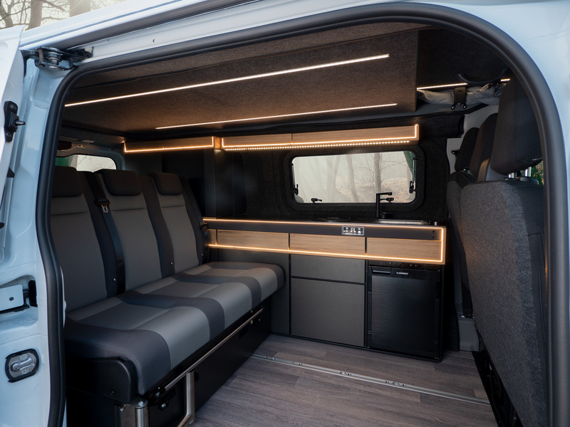 Zdvíhacia strecha Ford Transit Custom V710 L1 – zdvíhanie dopredu – štandardný mech – normálny – biela