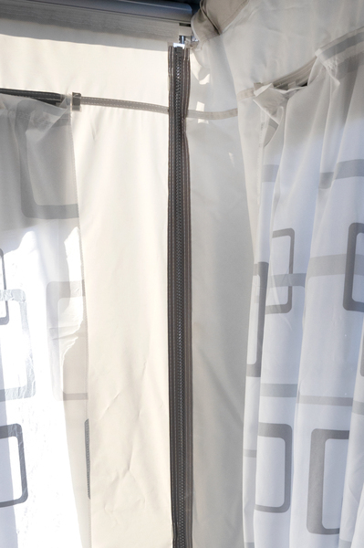 Predsienka s markízou pre Thule Omnistor 1200 – šírka 450 cm