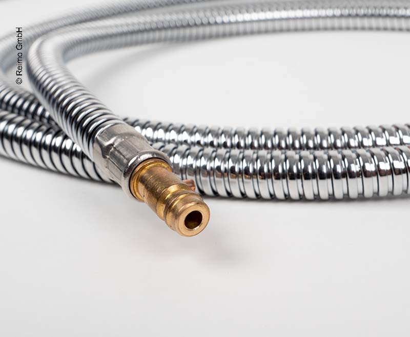 Zásuvka na vodu s predmiešavačom a bielou sprchou - bez zámku</p>