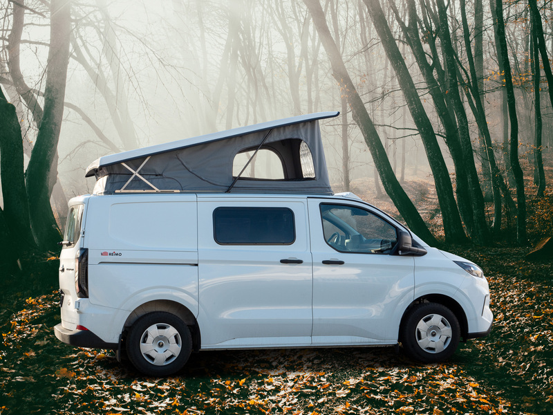 Strešná plošina Ford Custom V710 L1 – zdvihnutá vpredu – štandardný stanový mech – tvarovaný strop – biela