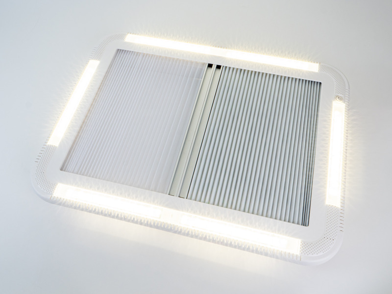 Strešný poklop Carbest s LED diódami 452 × 402 mm – s núteným vetraním