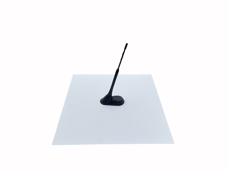 12 V strešná anténa pre obytné automobily so strechou zo sklolaminátu</p>