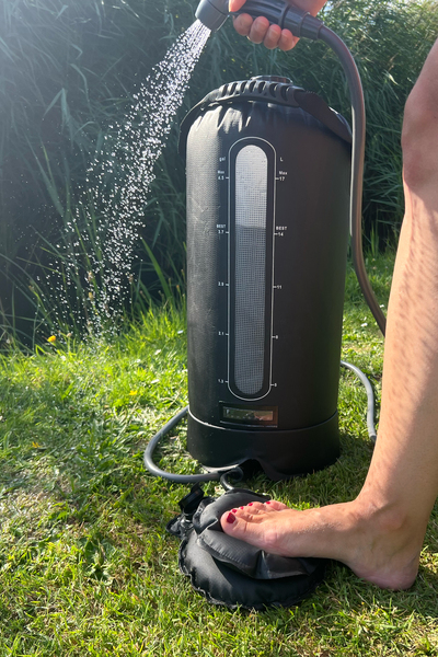 Kempingová sprcha s nožnou pumpou