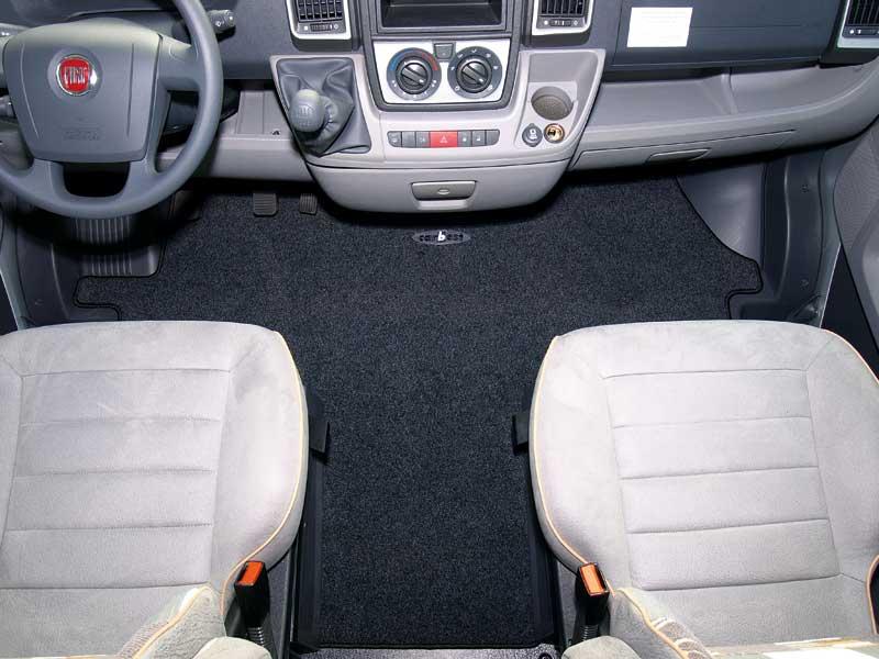 Koberec do kabíny pre Ford Transit od roku výroby 04/2006 – s ručnou brzdou uprostred