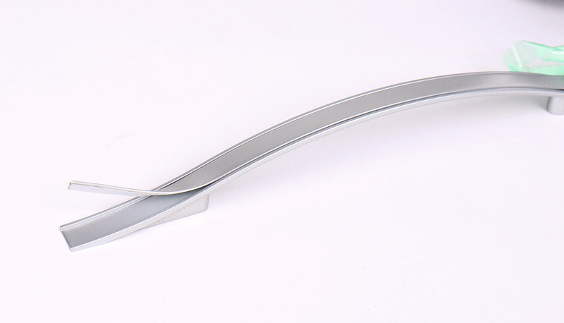 Kľučka na skriňu, strieborná, s matným lakovaním, dĺžka 160 mm
