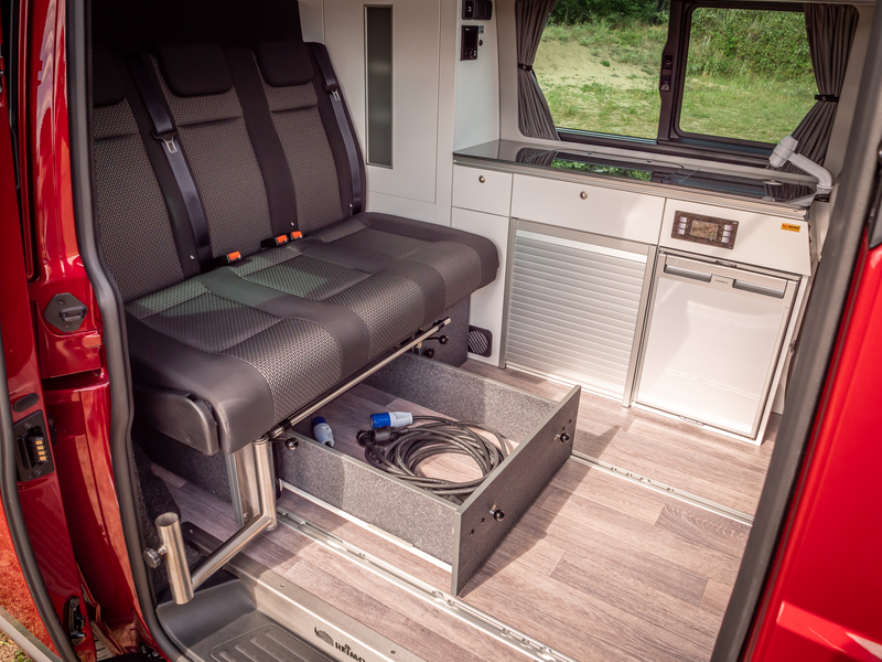 Séria nábytku TrioStyle pre VW T6/5 s krátkym rázvorom – hotové výrobky bez technických komponentov