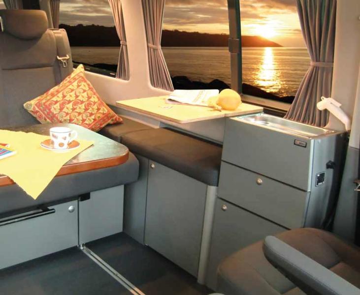 Kuchynský modul VW T6/T5 Weekender Plus s minidrezom, vodovodným systémom a výsuvom