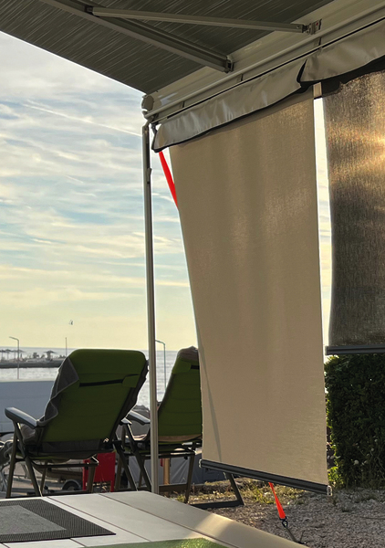 SunBreak šedobiela – ochrana pred oslnením a súkromie pre markízy