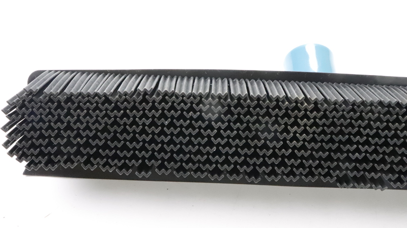 Univerzálna metla s W-silikónovými štetinami</p>