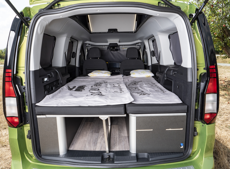 Posteľ so sklopnou lavicou pre VW Caddy LR (od 5/20) / Ford Connect LR (od 2023) – Weekender 2