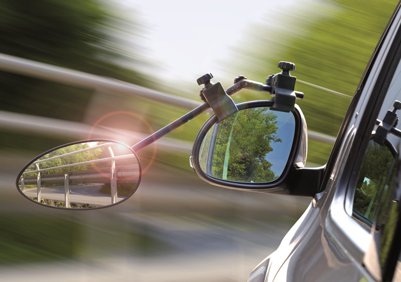 Zrkadlo pre karavan s farebnými bezpečnostnými pruhmi