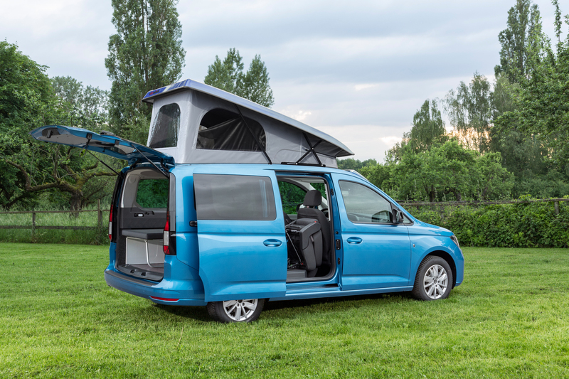 Superplochá strešná střešná skrinka pre Caddy 5 Maxi od modelového roka 08/2020, vzadu zdvihnutá