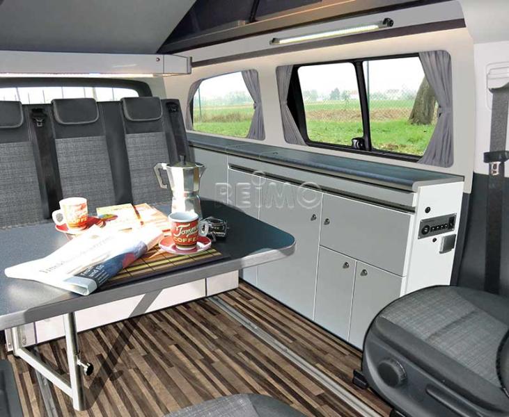 Rad nábytku ako prefabrikát bez technického vybavenia – Mercedes Vito dlhý CityVan