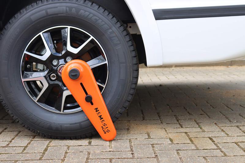 Zámok kolies obytného automobilu