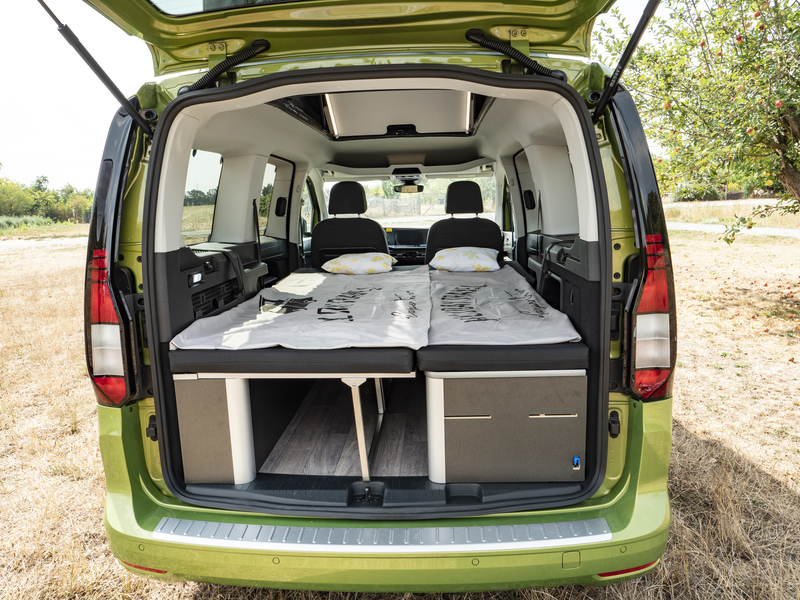 Posteľ so sklopnou lavicou pre VW Caddy LR (od 5/20) / Ford Connect LR (od 2023) – Weekender 2