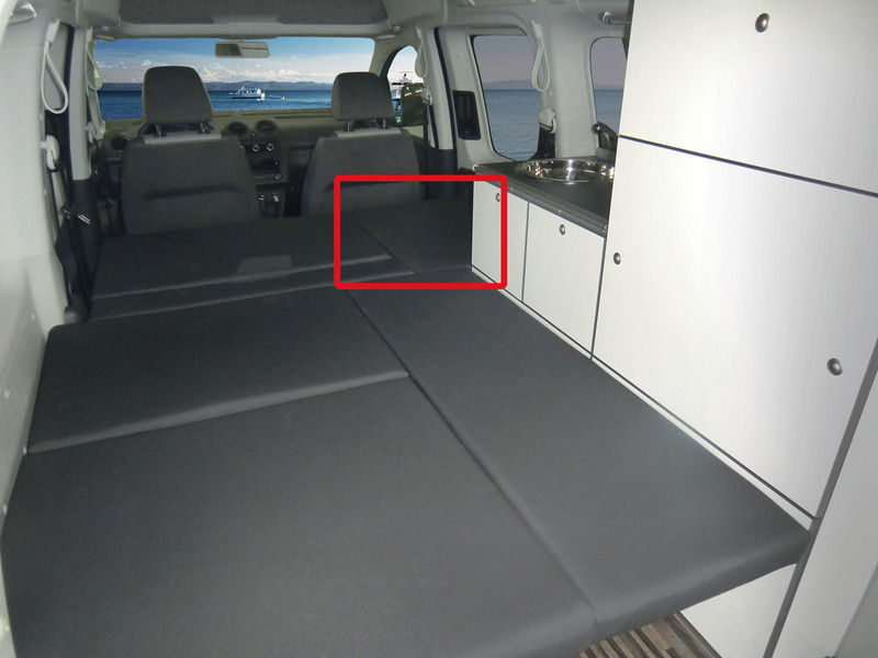 Čalúnenie do úložného priestoru VW Caddy Camp Maxi – tmavošedé