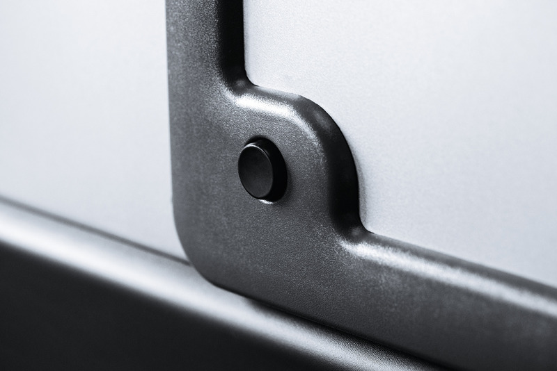 Čierny magnetický gombík pre servisné dvere 3 od spoločnosti Thetford